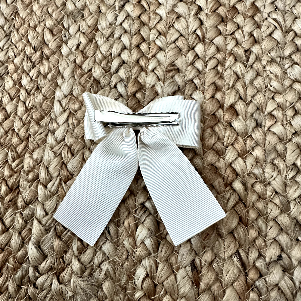 New In Meia Pata Pearl Grosgrain Hair Clip