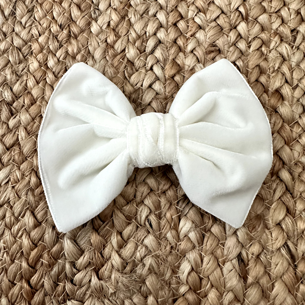 New In Meia Pata Ivory Velvet Bow Clip