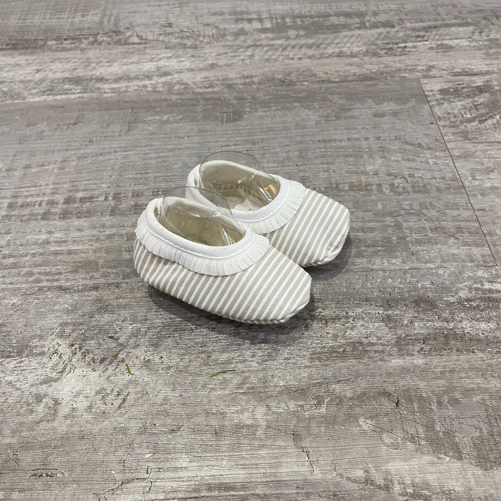 Minhon Grey Baby Bootees